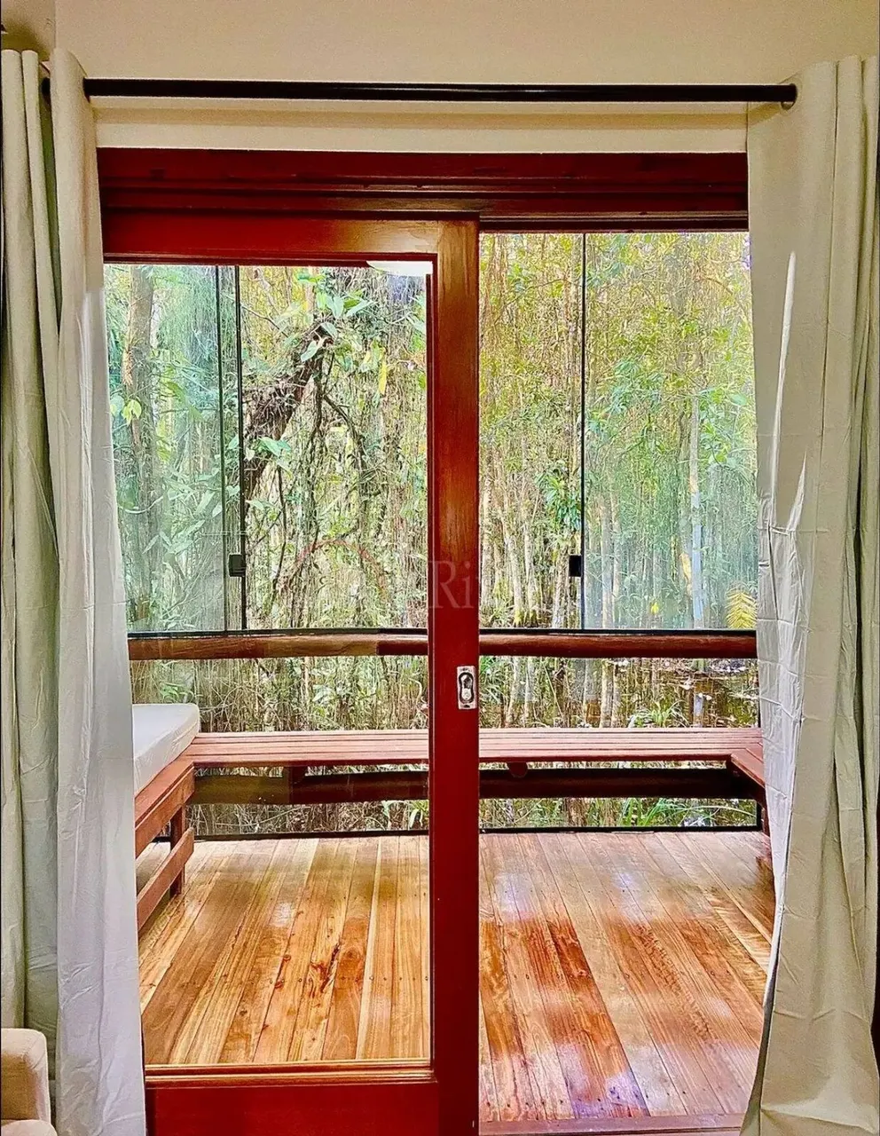 Flat para venda em Maresias com belíssima vista para Mata Atlântica!