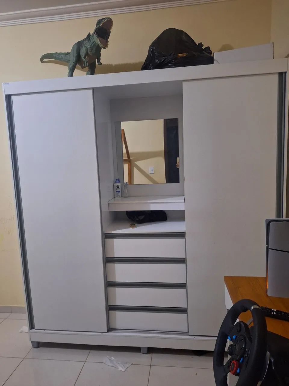 Guarda-Roupa Branco com Espelho