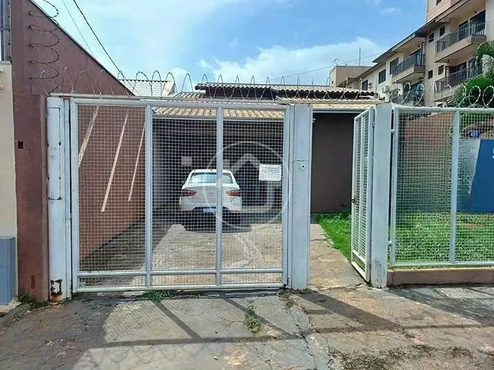CASA COM 2 DORMITÓRIOS VL BANDEIRANTES
