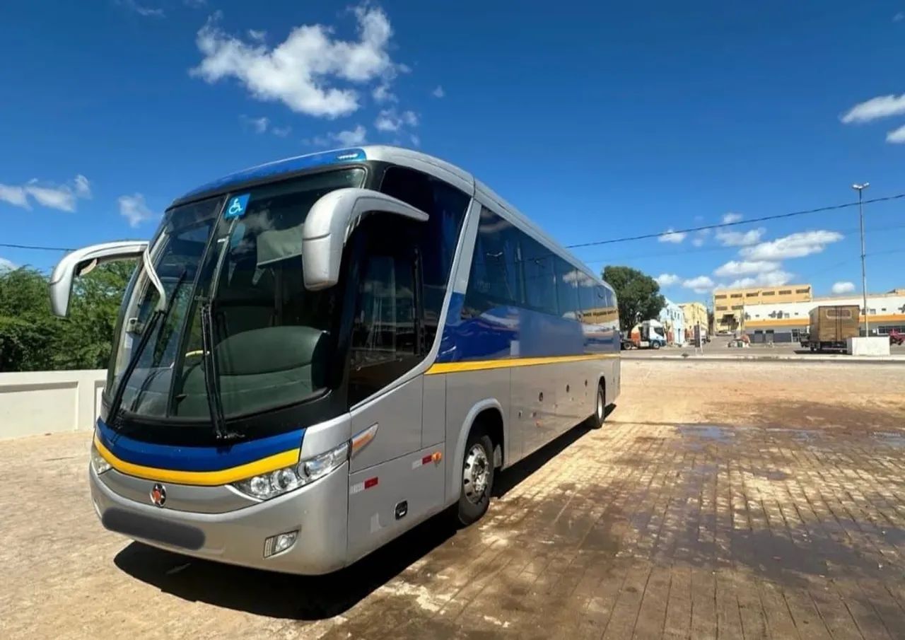 Ônibus em ótimo estado de conservação