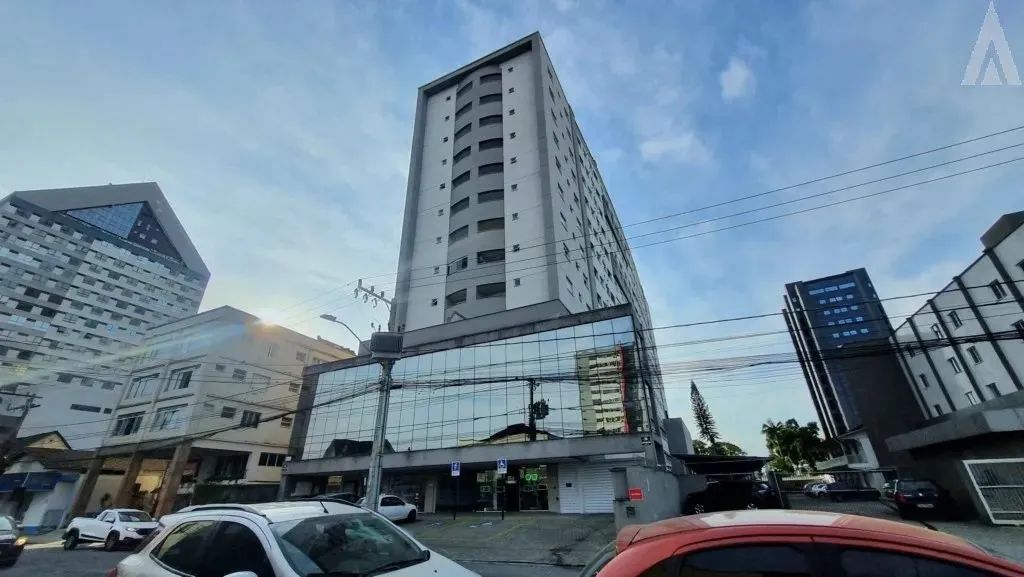 Este apartamento com 2 quartos, 1 suíte, sala de estar e jantar, 1 banheiro social, sacada - Foto 3