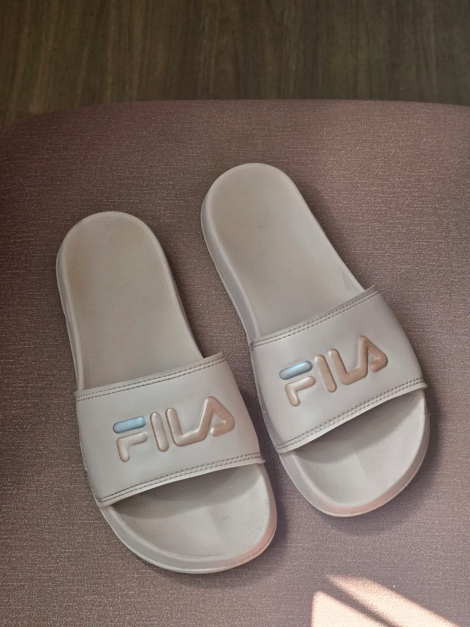Sandálias Fila Bege - Conforto e Estilo!