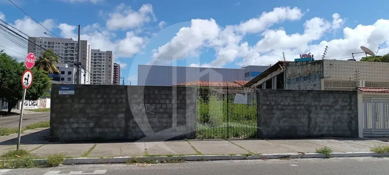 AMPLO TERRENO À VENDA NA ATALAIA COM LOCALIZAÇÃO PRIVILEGIADA