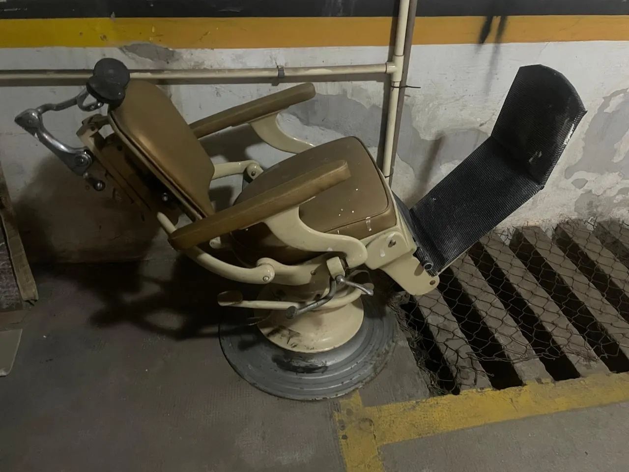 Cadeira de Dentista Antiga