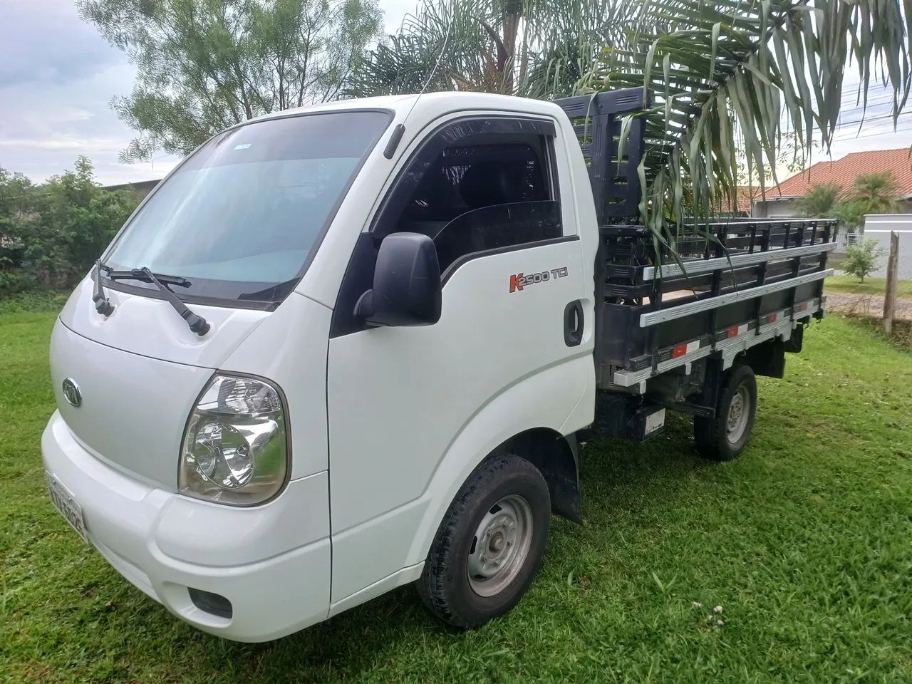 Kia bongo semi novo 