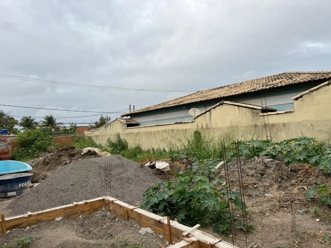 TERRENO COM PISCINA INSTALADA JÁ  - Foto 3