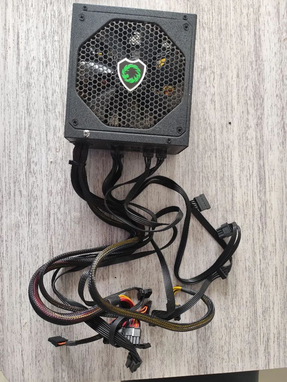 Fonte Gamemax GM600, 600W