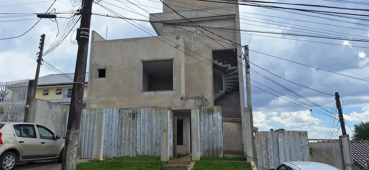 SOBRADO NO UBERABA - NOVOS - DE FRENTE PARA RUA
