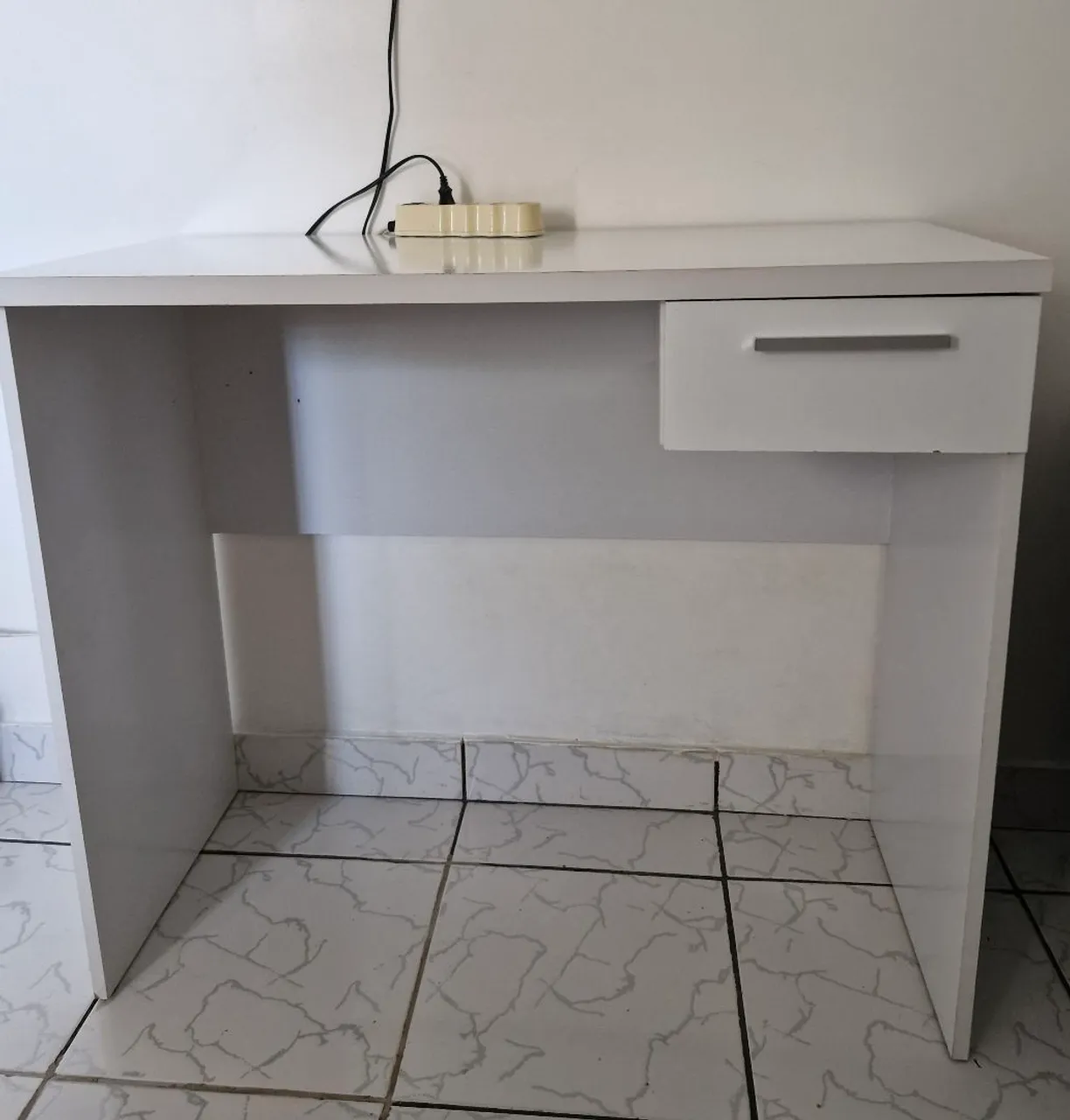 Escrivaninha Branca com Gaveta