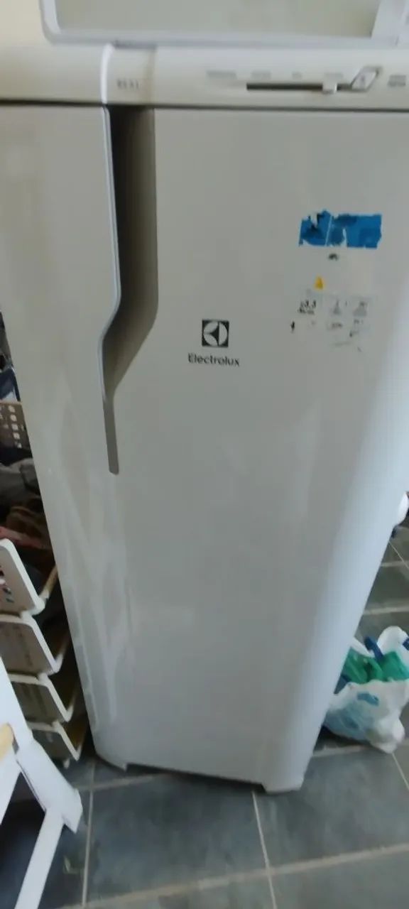 Geladeira Eletrolux 240lts - semi nova
