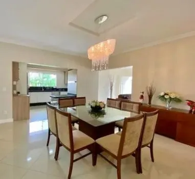 Casa com 3 quartos sendo todos suítes e 4 vagas na garagem no bairro Itoupava Norte em Blu