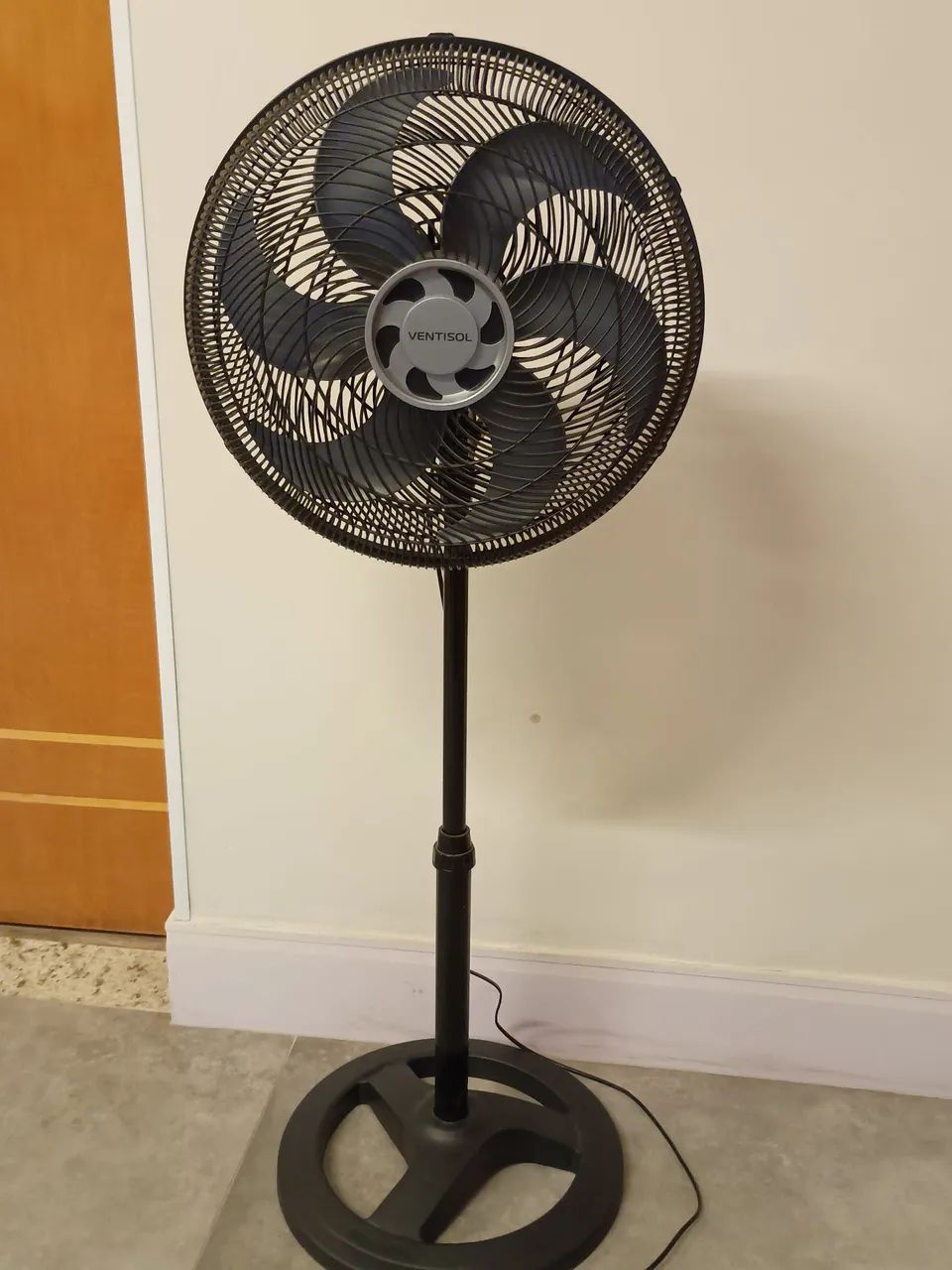 Ventilador de coluna turbo  novo ventisol-40cm-220volts