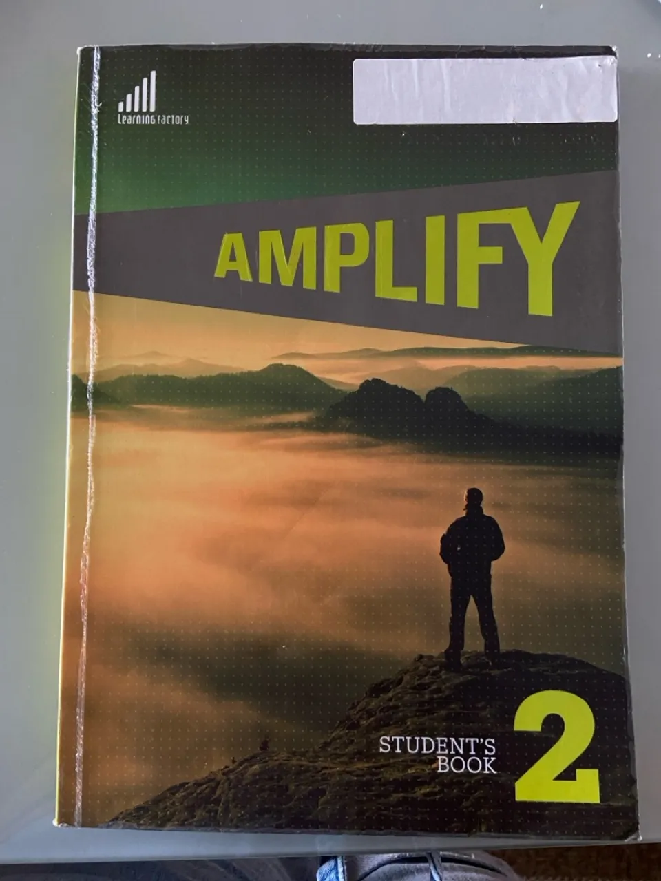 Livro Amplify 2 - Student's Book praticamente novo