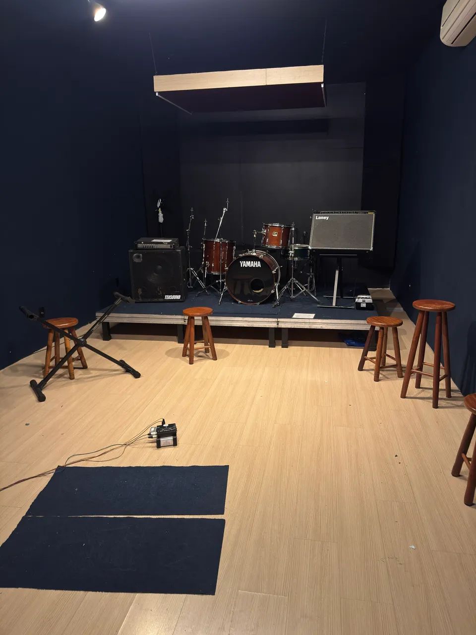 Estúdio de ensaio e gravação de banda 