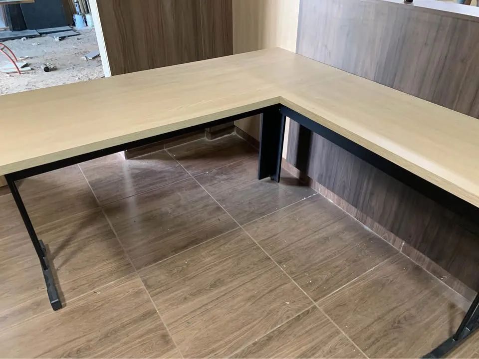 Mesa de Escritório em L com Gavetas!! - Foto 4