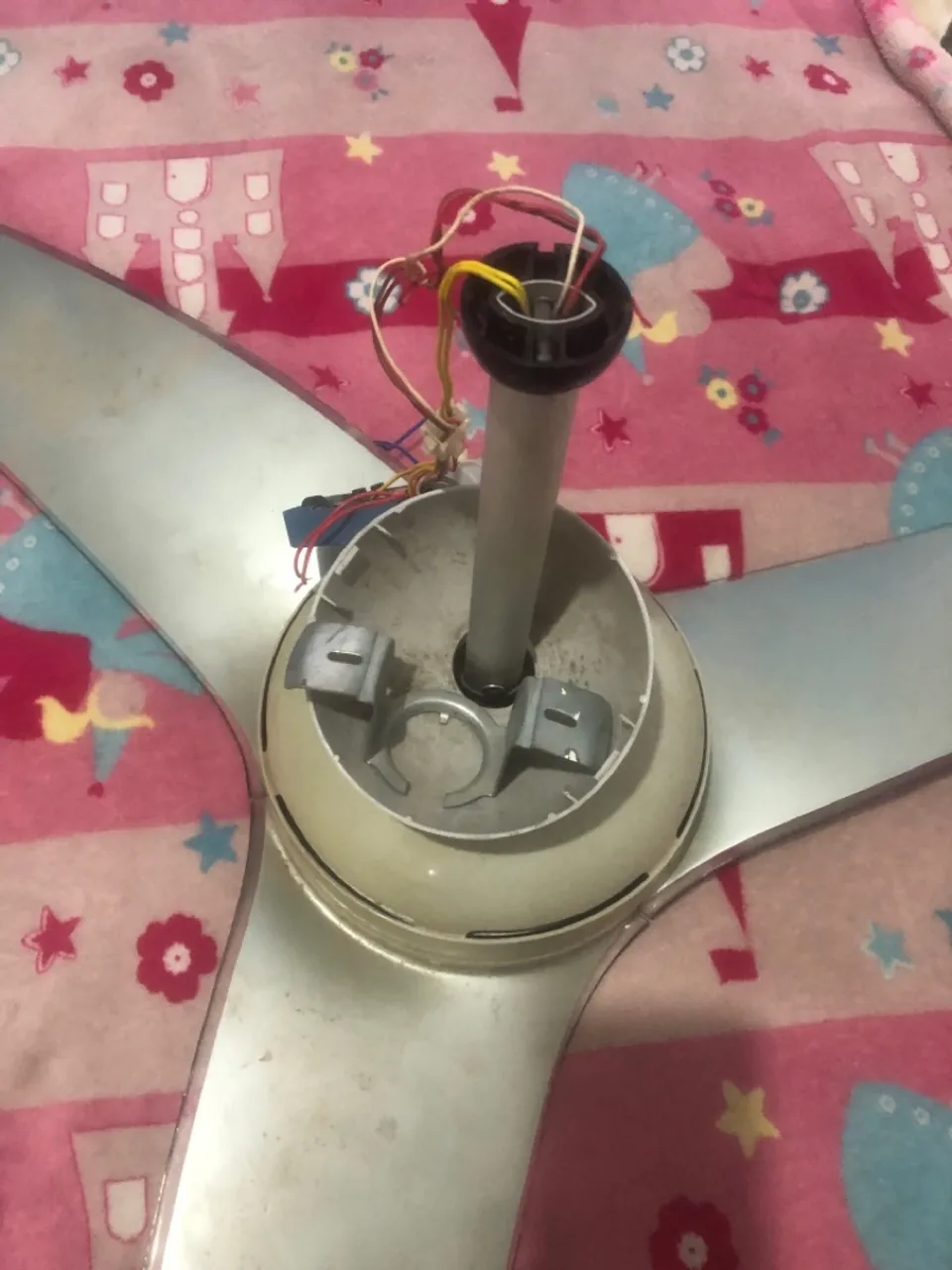Ventilador de Teto Bivolt 