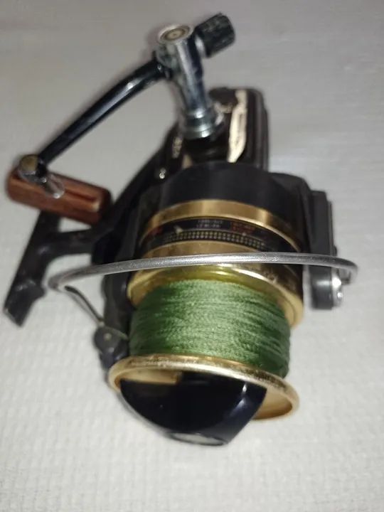 Molinete Daiwa Black Gold, série BG 90