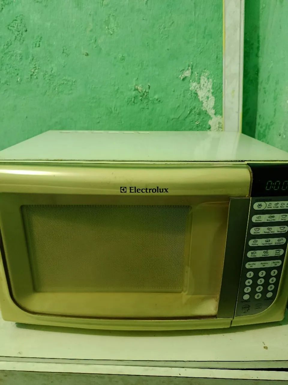 Microondas Eletrolux turbo funcionando perfeitamente interesse em comprar vem  - Foto 4