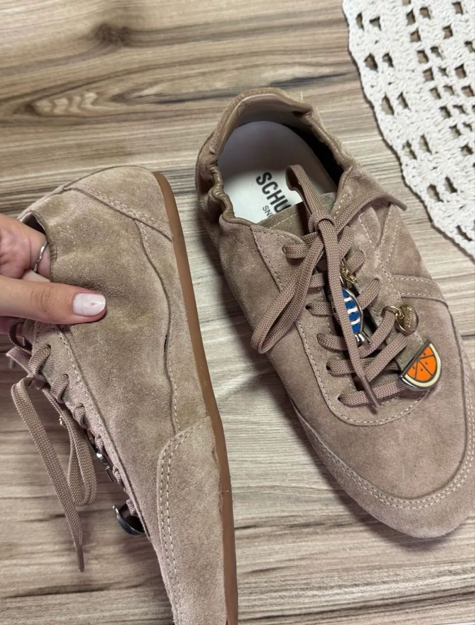 SCHUTZ Tênis Sneaker Eight Camurça Marrom - Foto 2