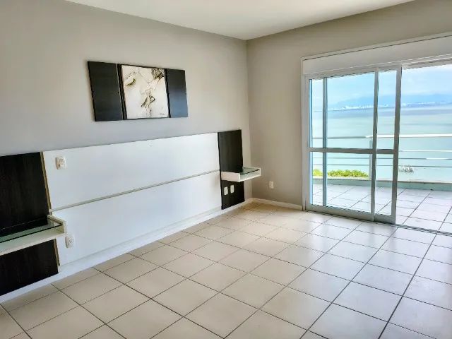 Linda casa com 4 suítes, piscina e vista espetacular em Sambaqui - Foto 10