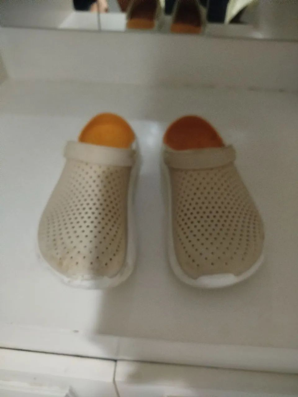 Sandália crocs literide clog bege - Foto 3