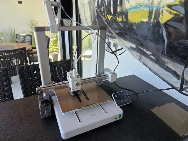 Impressora 3D Bambu Lab A1 (não é a combo) novinha, Funcionando 100%, Completa na caixa - Foto 4