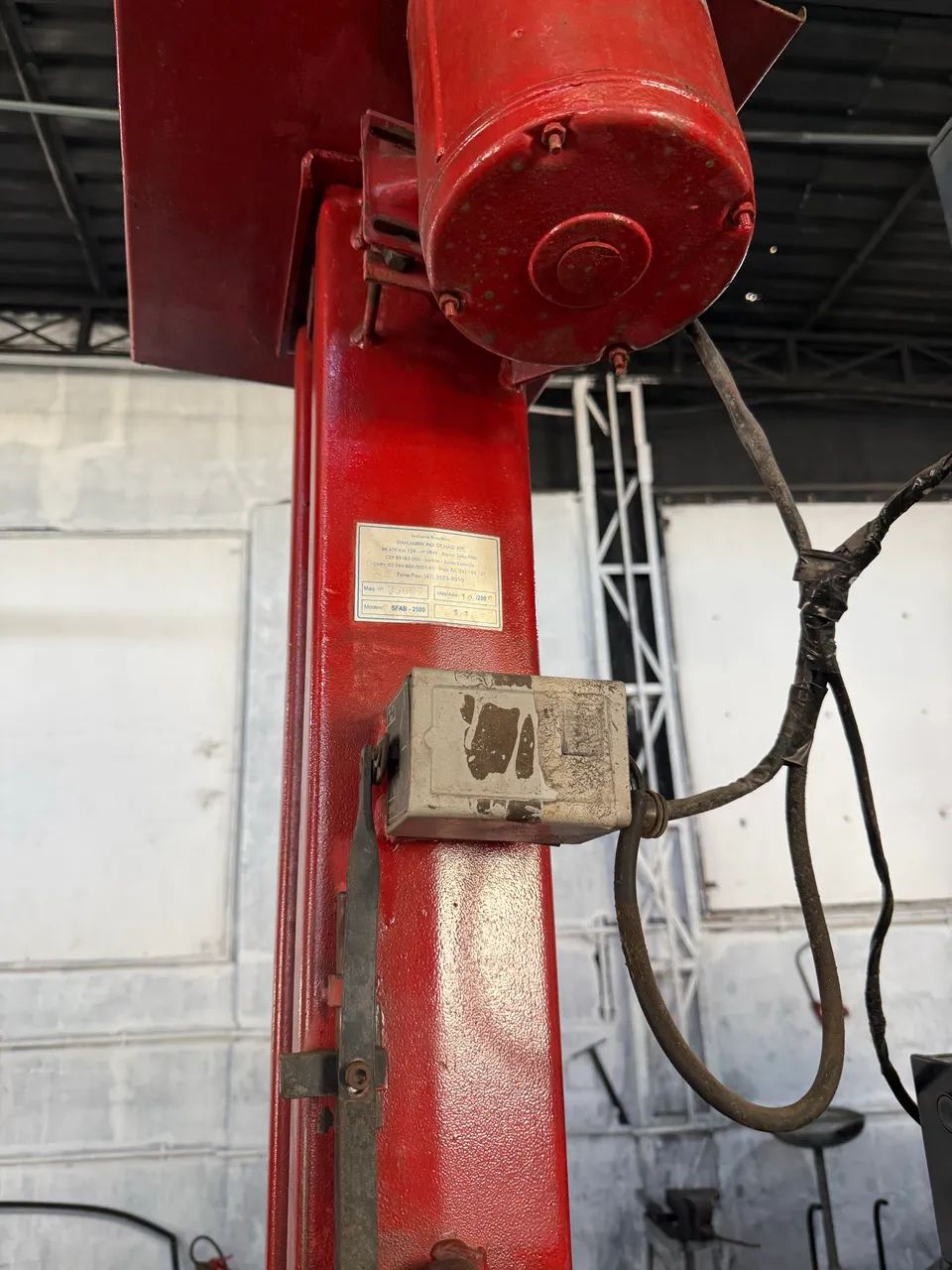 Vendo Elevador Automotivo 2.500kg - Foto 3