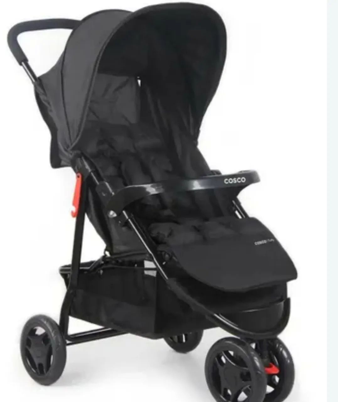 Carrinho de bebê Cosco.