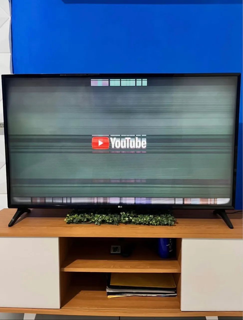 Smart TV LG 49 polegadas com defeito na tela - Foto 2