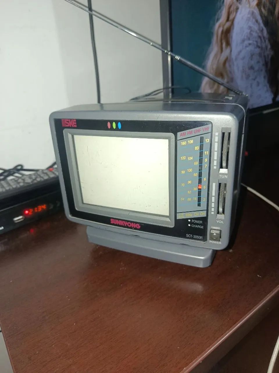 Tv  colorida e rádio 5 polegadas. Retrô toda funcionando. Muito top.  - Foto 5