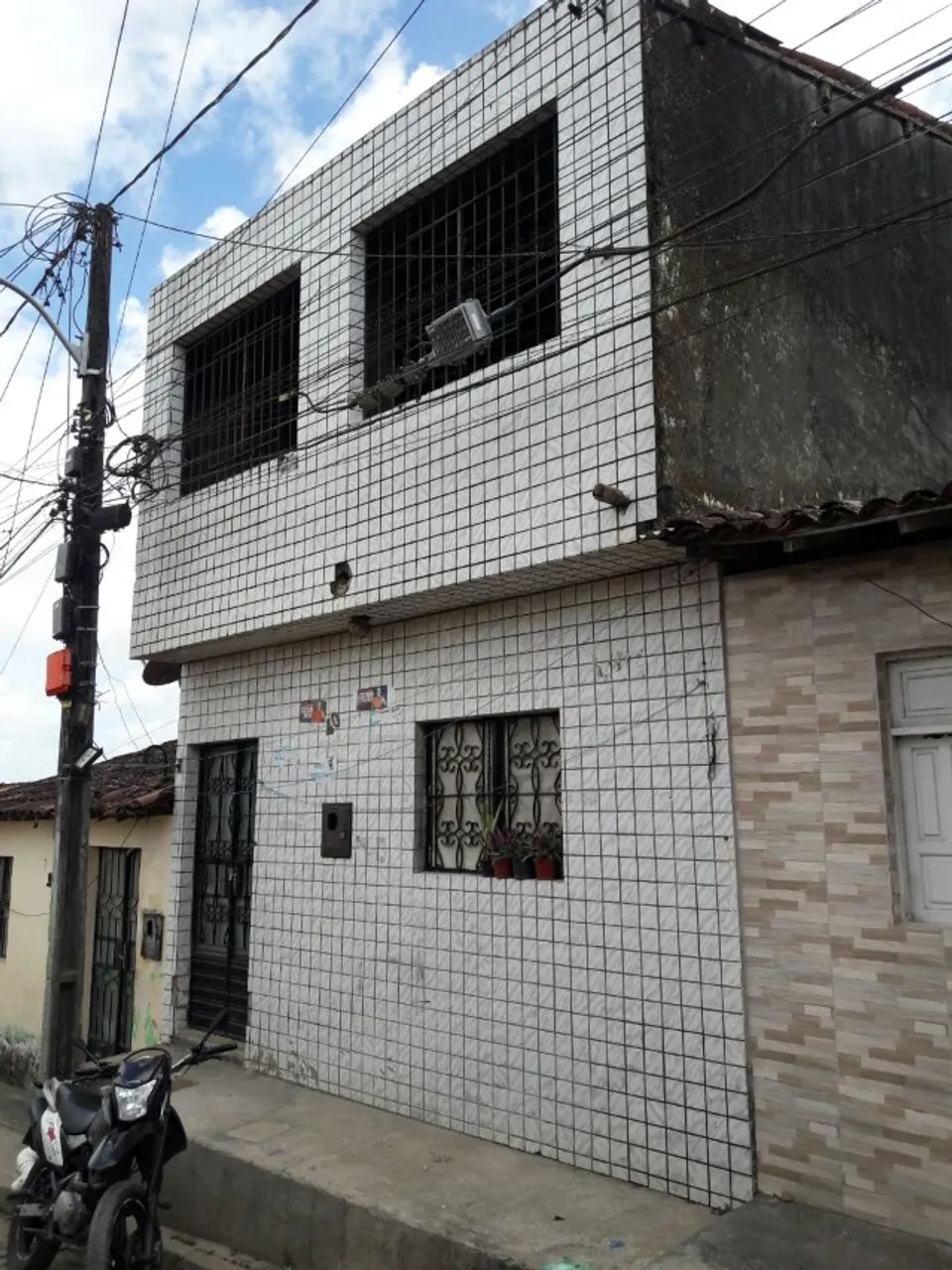 Casa com 1º andar no Rosane Collor