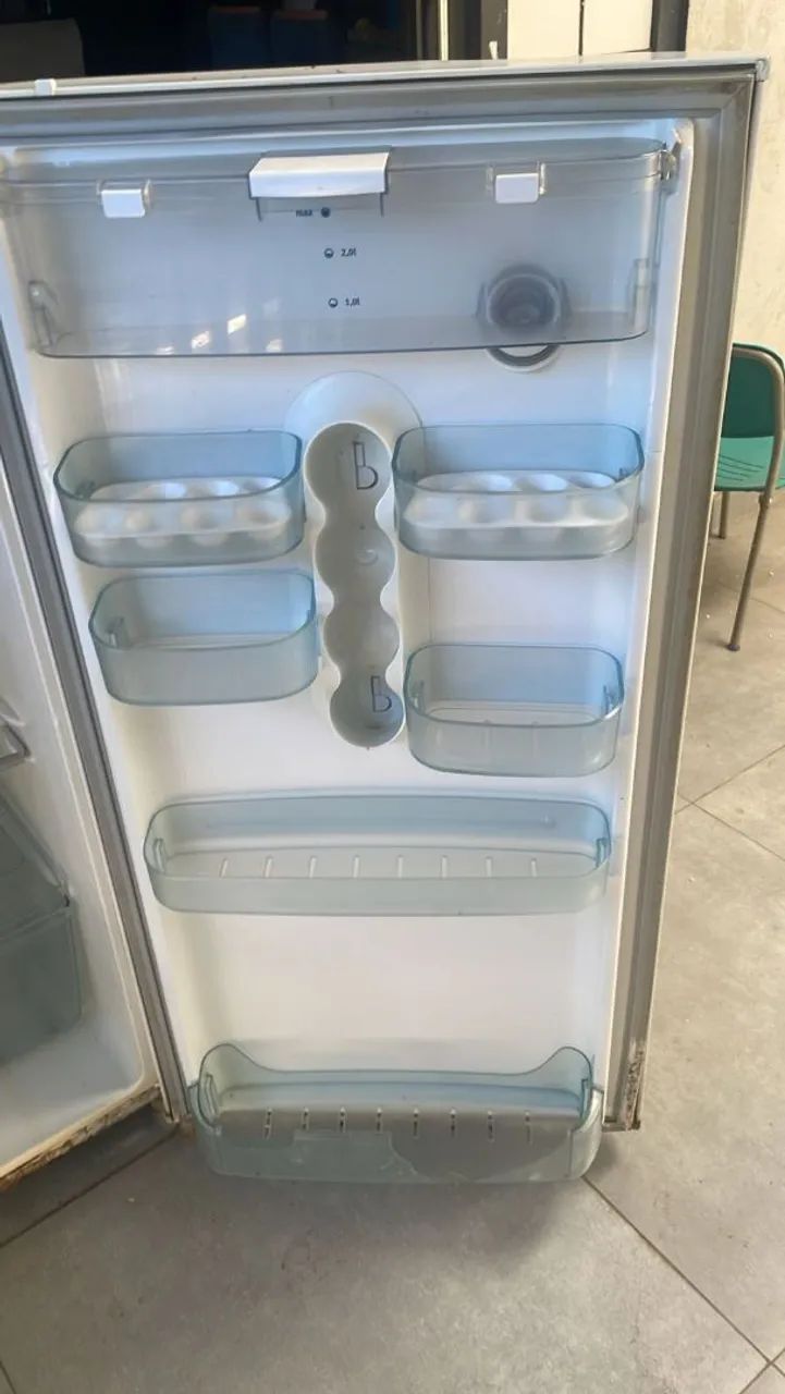 Vendo geladeira Eletrolux  - Foto 2