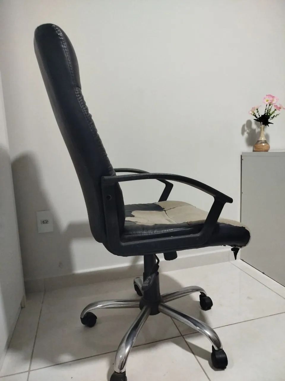 Cadeira giratória escritório  - Foto 4