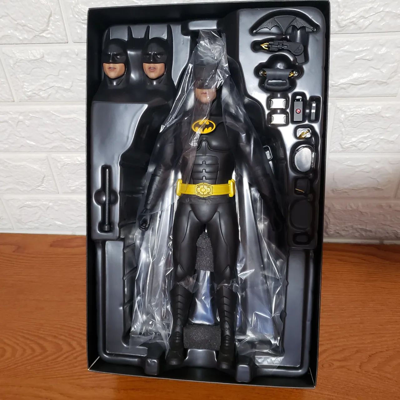Batman Returns Michael Keaton 1/6  Hot Toys  - Foto 2