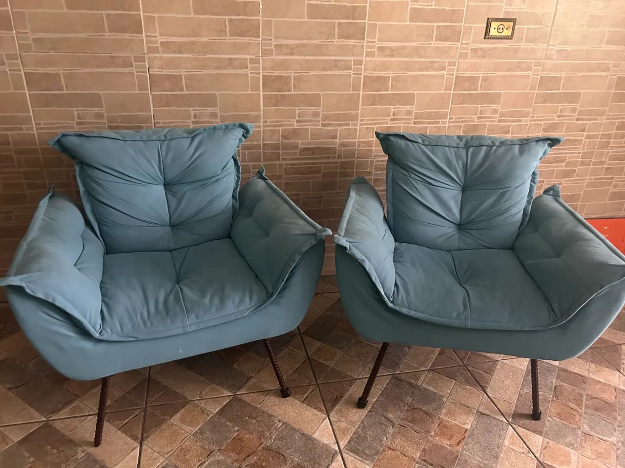 Conjunto 2 bancos altos + 2 poltronas 