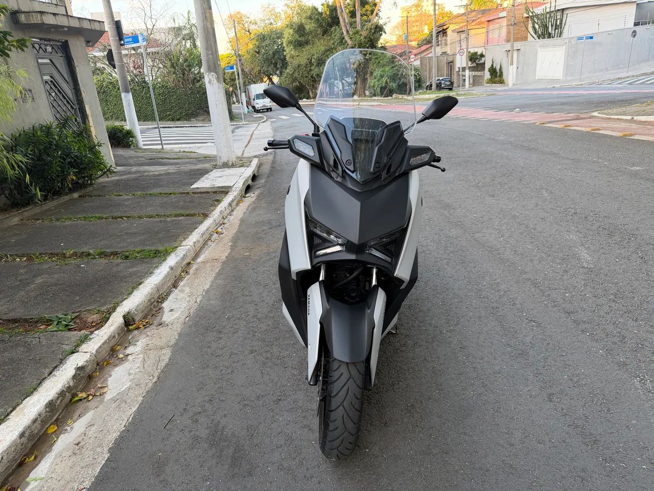 MOTO - XMAX