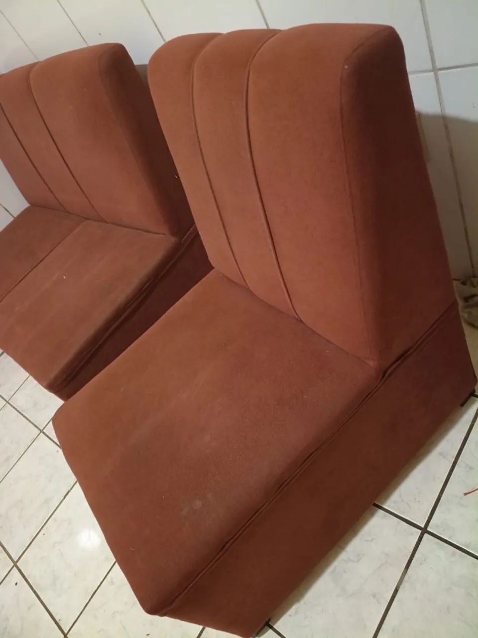 Vende_se um sofá ele tá bom de uso 