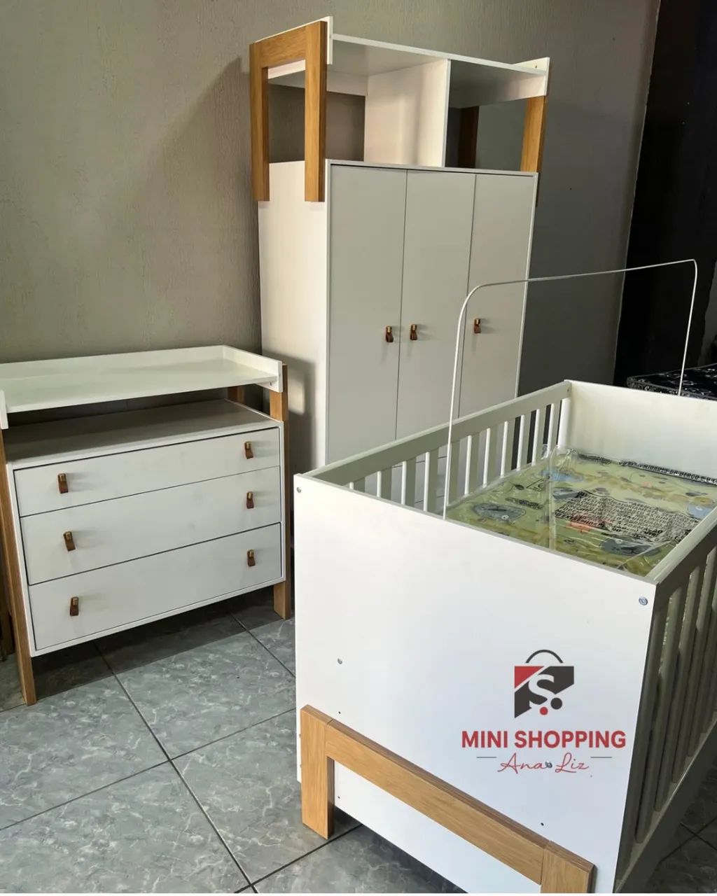 BERÇO CÔMODA E ROUPEIRO - Foto 4
