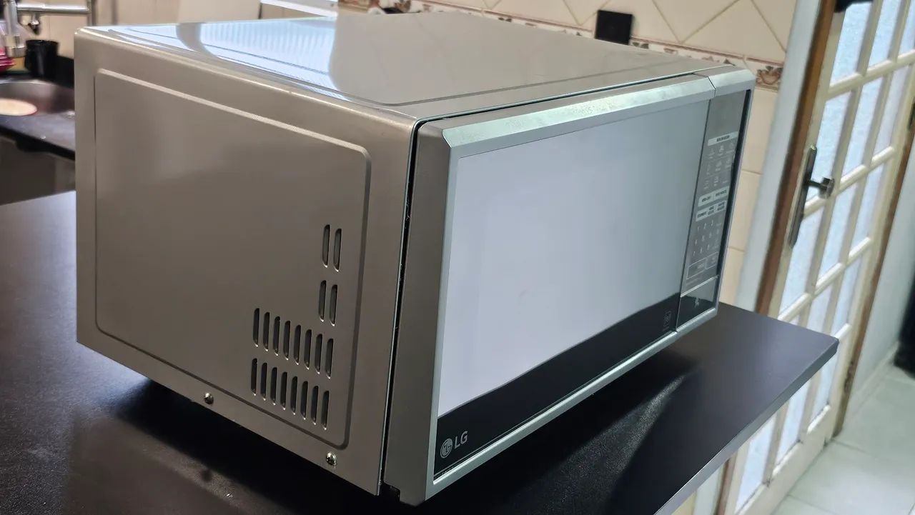 MICROONDAS LG 30 LITROS - ESPELHADO - Foto 4