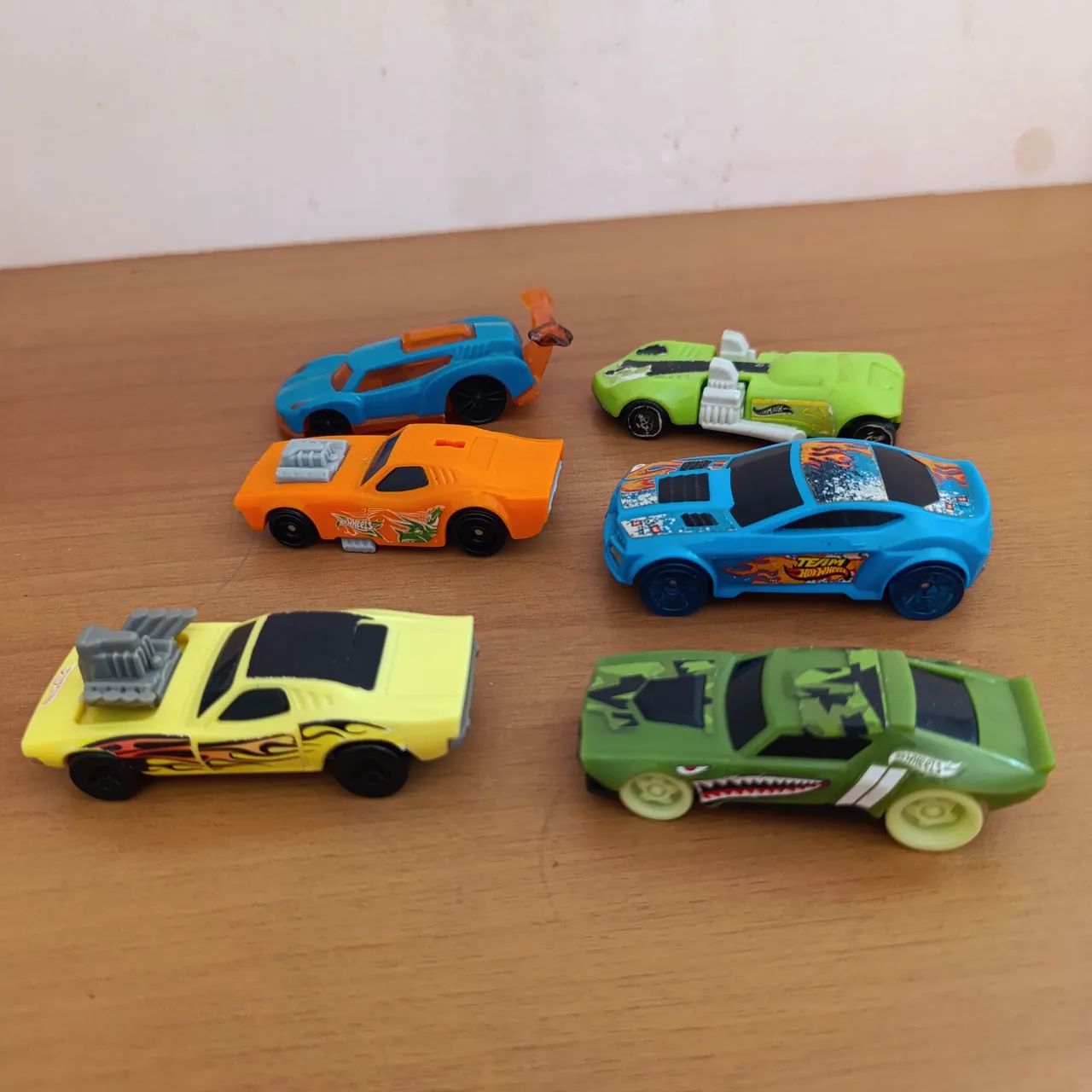 6 Hot Wheels Grandes de Plástico - Foto 2