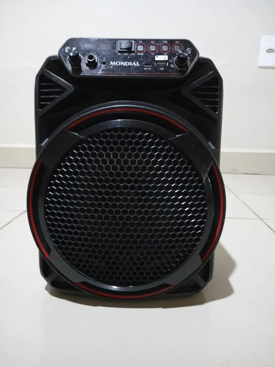 Caixa de som com Bluetooth seminova - Foto 2