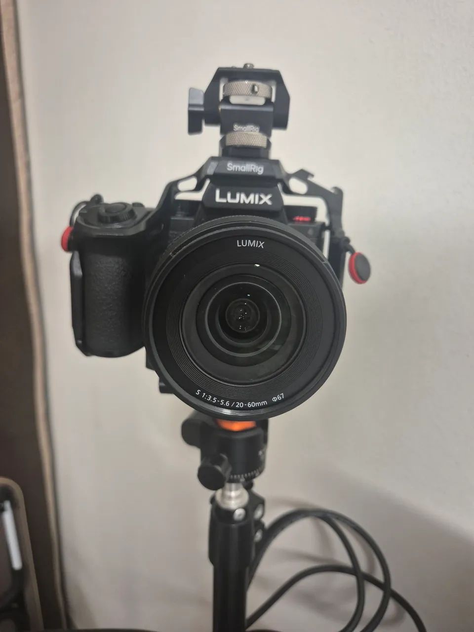 CÂMERA LUMIX COM 2 LENTES NOVA - Foto 2