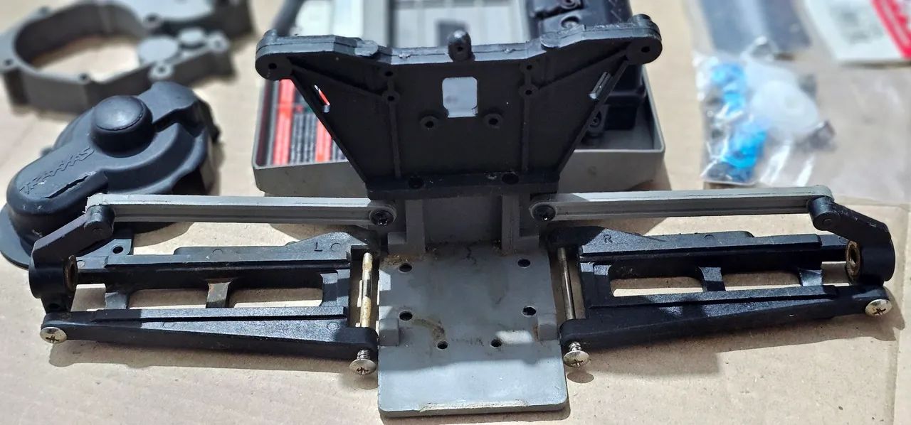 Traxxas Rustler 4x2 - Chassi  - Foto 3