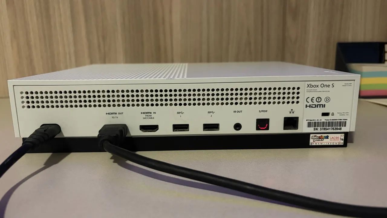 Console Xbox One S 1TB (Apenas o console e cabos) - Foto 5