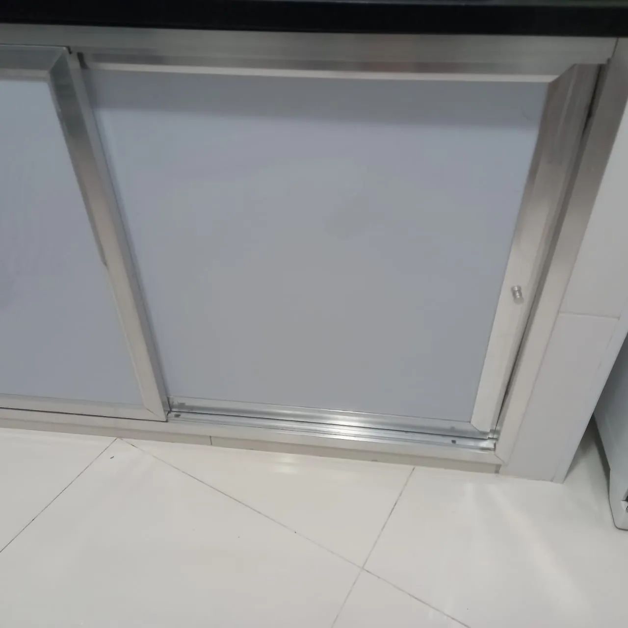 PortA de alumínio para debaixo da pia 