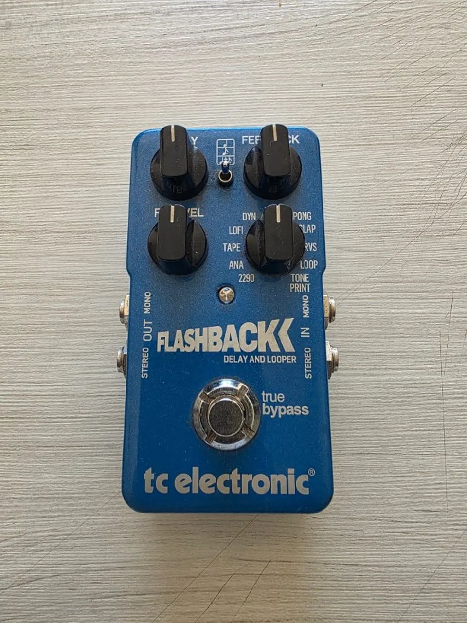 Pedal TC Electronic Flashback - Equipamentos e Acessórios de Som