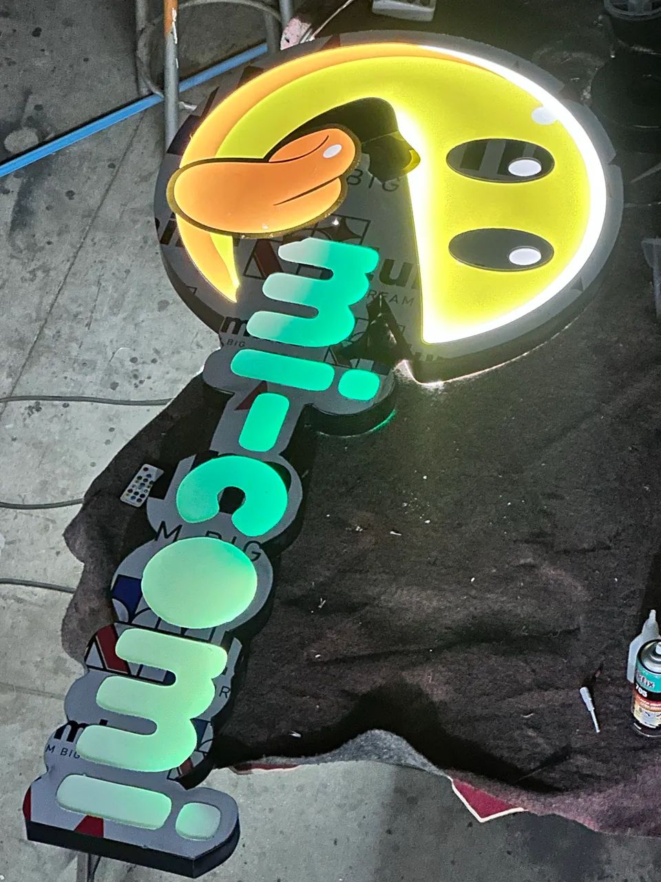 LOGO EM ACM COM ILUMINAÇÃO RGB - Foto 3