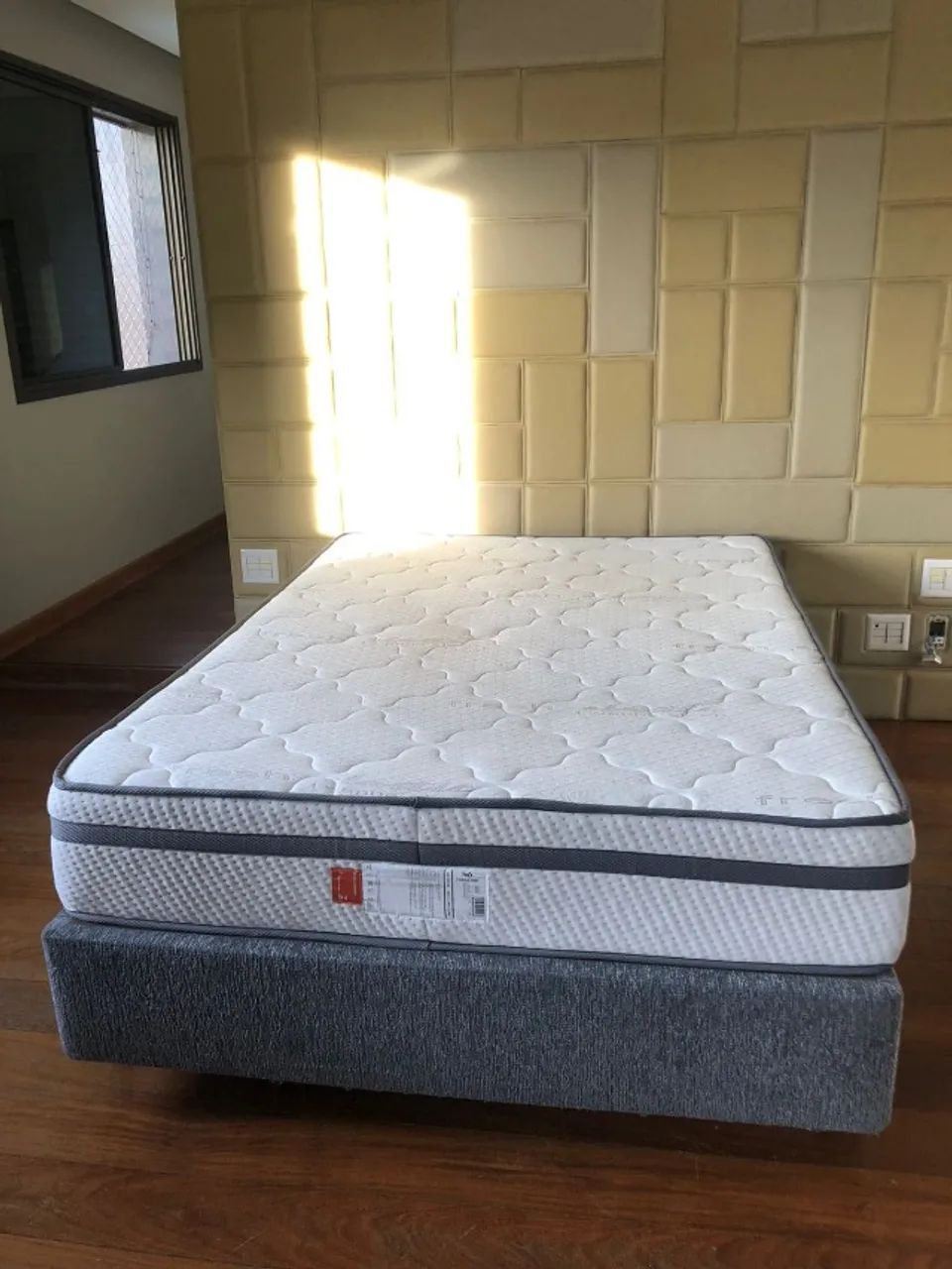CAMA BOX DE MARCA IWS + travesseiros  - Foto 3