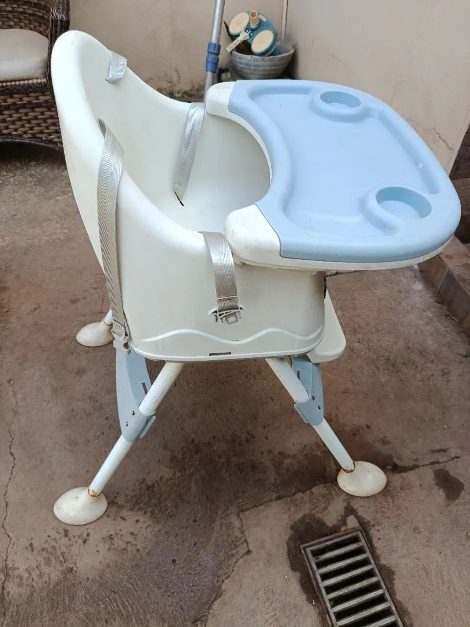 A venda cadeira comida a criança 