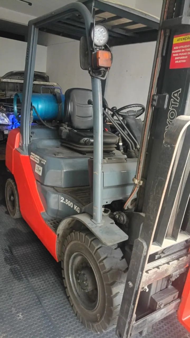Empilhadeira Toyota 2.500 Kg 8FGU25 - Foto 2